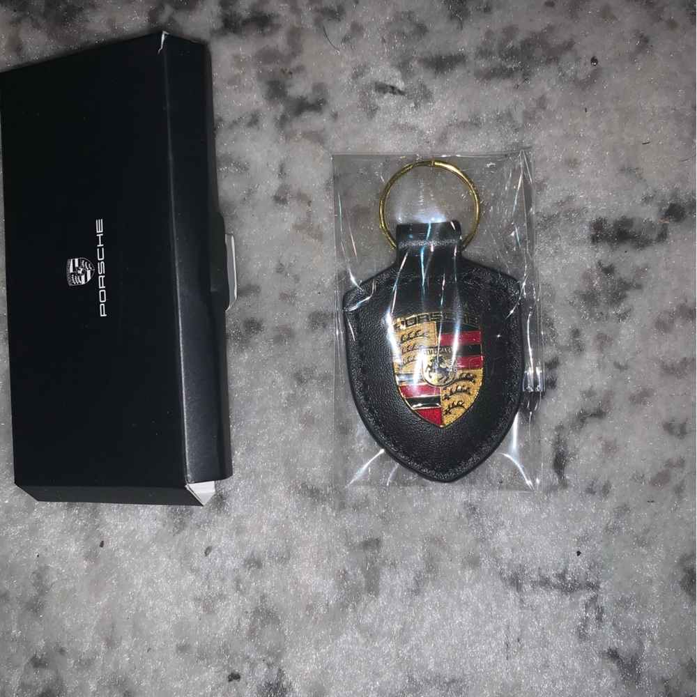 Porsche Crest Key Ring - Black - Picture 3 of 4